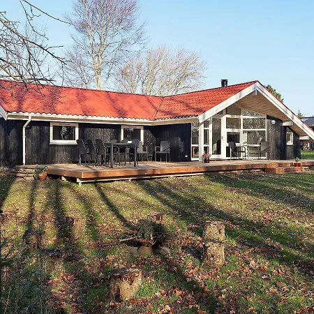 Holiday V Holiday home *